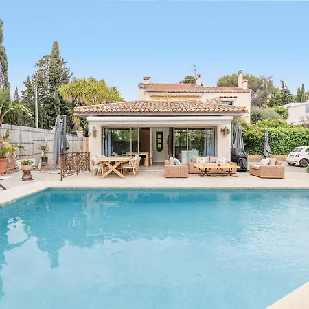 Upstays Pool 200m Near